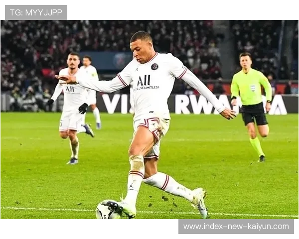 姆巴佩接球瞬间完成摆脱